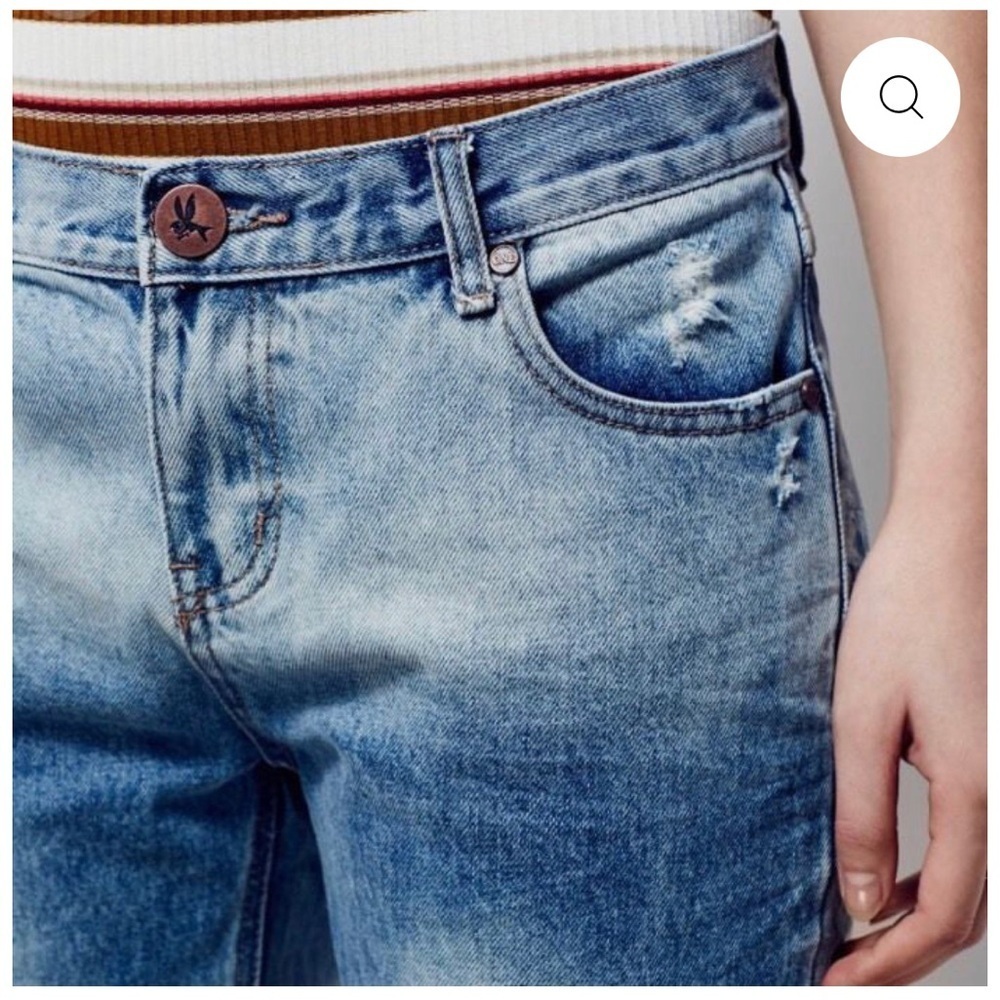 Distressed Blue Jeans - Picture 5 of 6